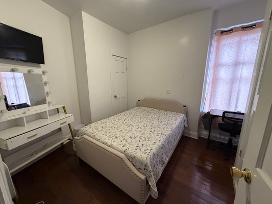 Private room in Washington Heights, Manhattan, with flexible deposit