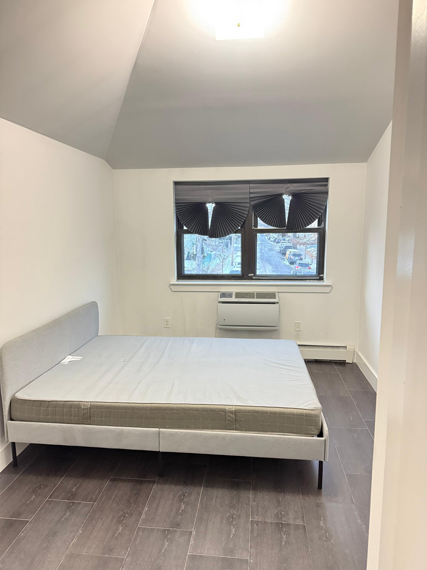 Furnished Private Room Near the Train (Queens)