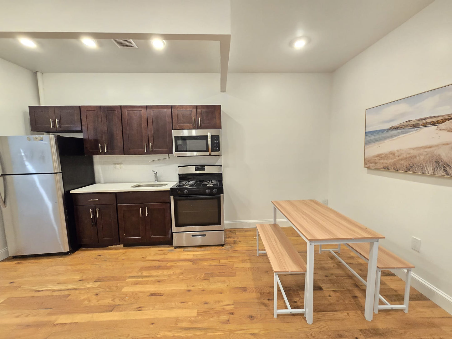 Spacious Room in East New York – Perfect for Women