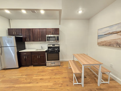 Spacious Room in East New York – Perfect for Women