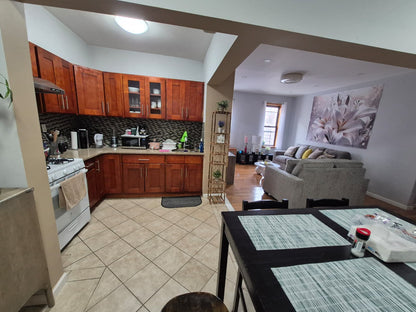 Private room for rent in Jackson Heights!