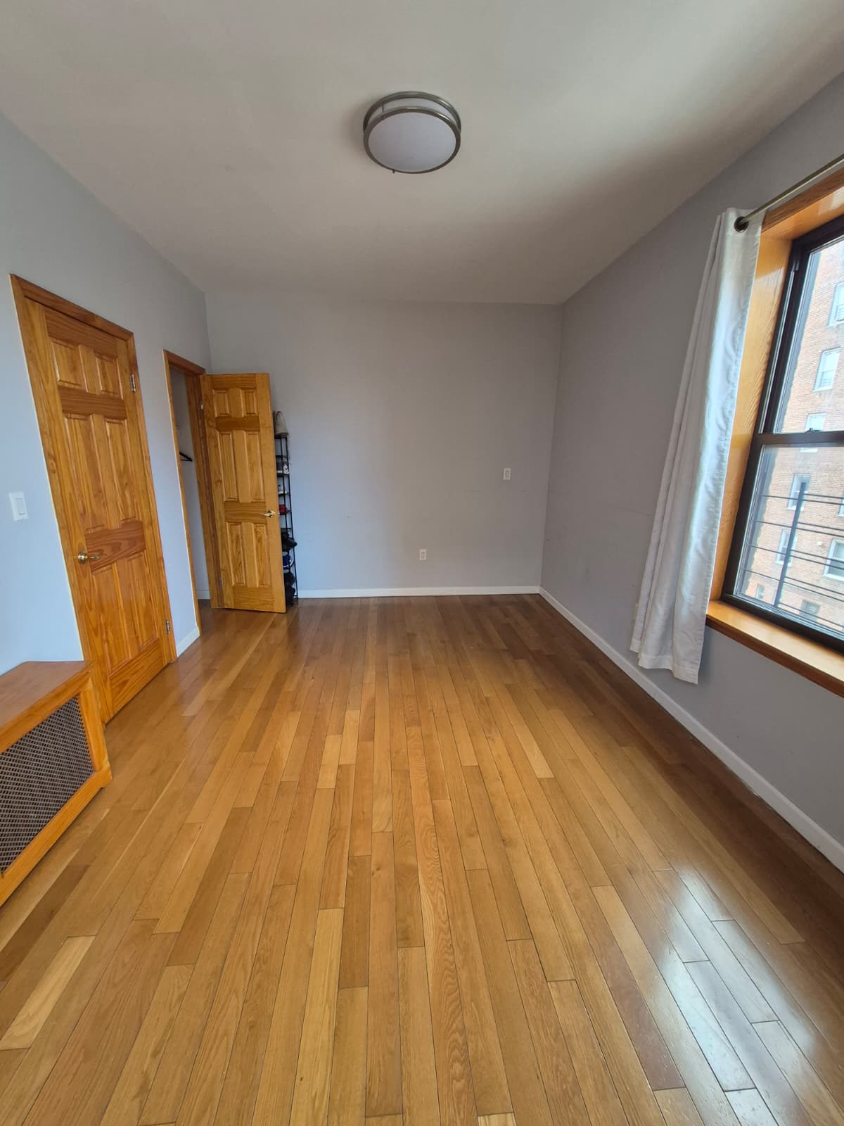 Private room for rent in Jackson Heights!