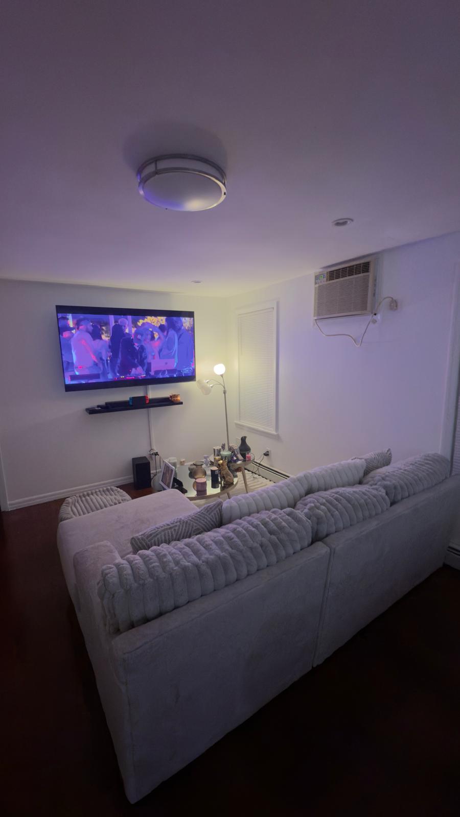 Comfortable family room near the police training academy in NY