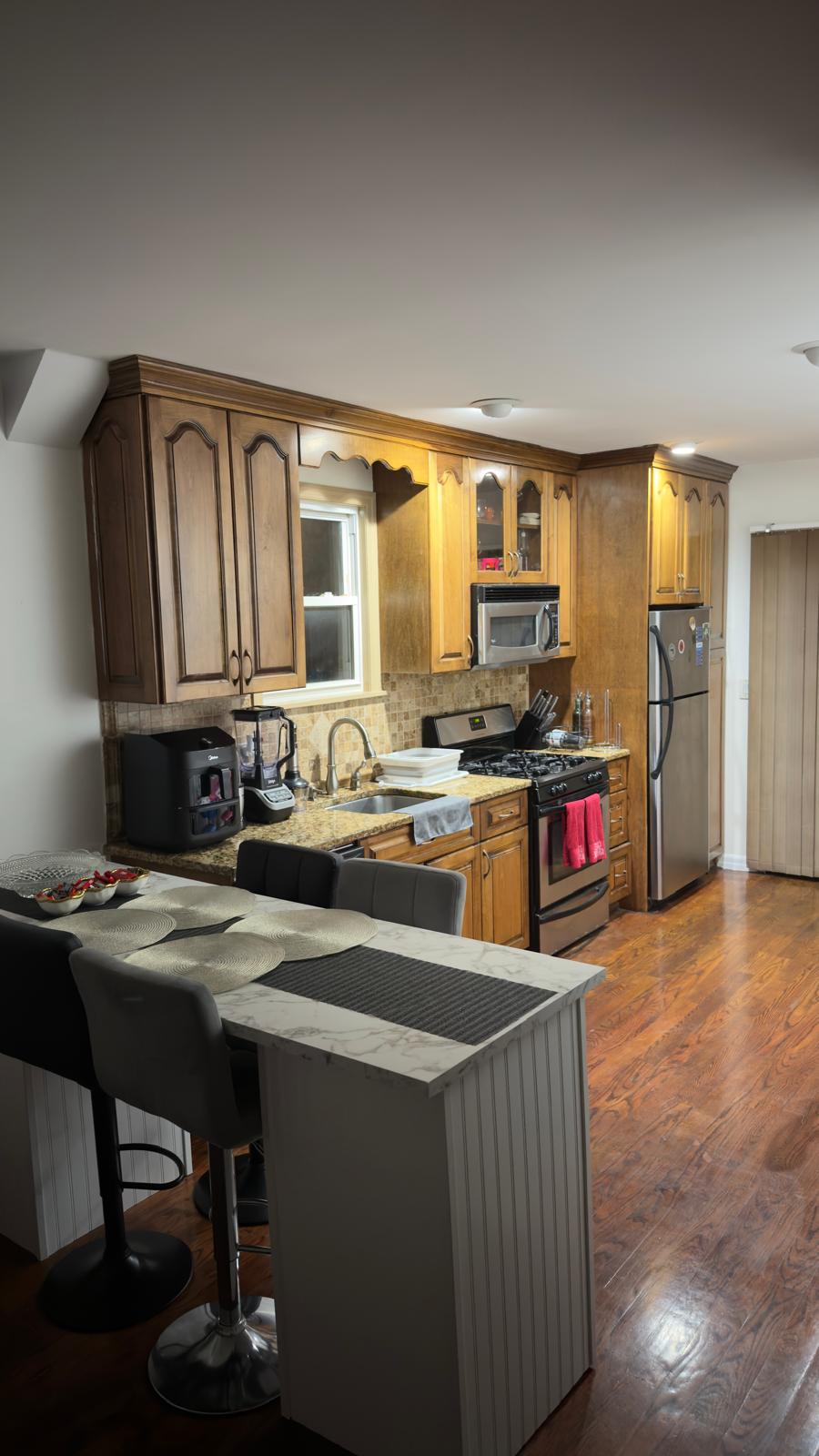 Comfortable family room near the police training academy in NY