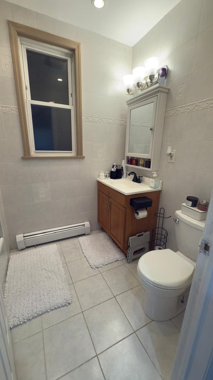 Comfortable family room near the police training academy in NY