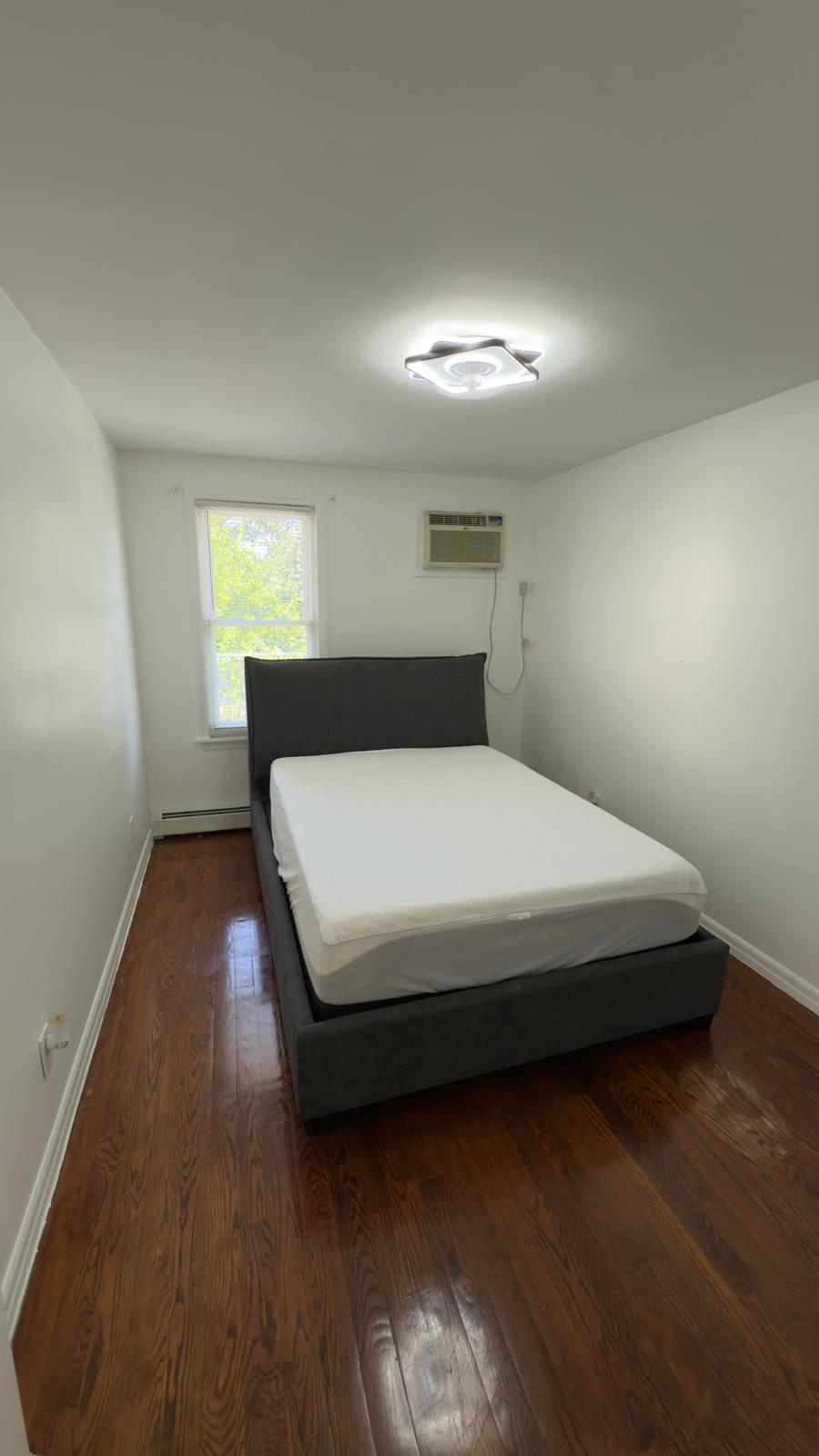 Comfortable family room near the police training academy in NY