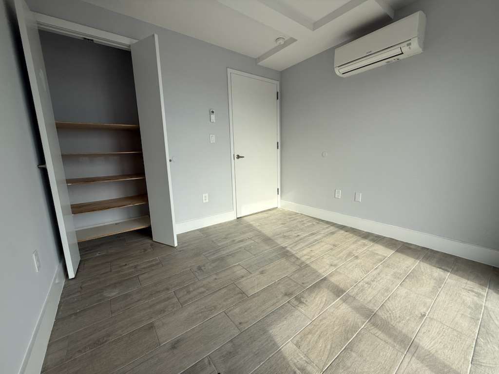 Se renta habitación privada en East Elmhurst!